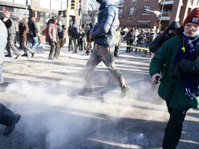 Mинеаполис пуцњава (фото: EPA/CRAIG LASSIG) Mинеаполис пуцњава (фото: EPA/CRAIG LASSIG) -