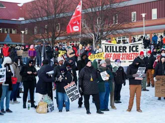 Протести у Америци (Фото: EPA/CRAIG LASSIG) Протести у Америци (Фото: EPA/CRAIG LASSIG) -