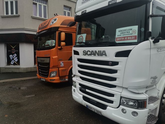 Протест превозника у Градишци Протест превозника у Градишци - Фото: РТРС