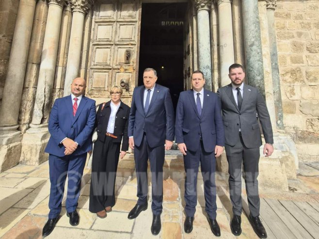 Милорад Додик и Ана Тришић Бабић посјетили Храм Васкрсења Христовог (црква Светог Гроба) Милорад Додик и Ана Тришић Бабић посјетили Храм Васкрсења Христовог (црква Светог Гроба) - Фото: РТРС