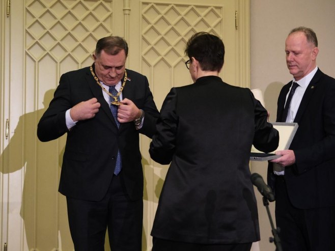 Додик добио орден у Мађарској (Фото: Aleksandar Stupar/banjaluka.net) Додик добио орден у Мађарској (Фото: Aleksandar Stupar/banjaluka.net) -