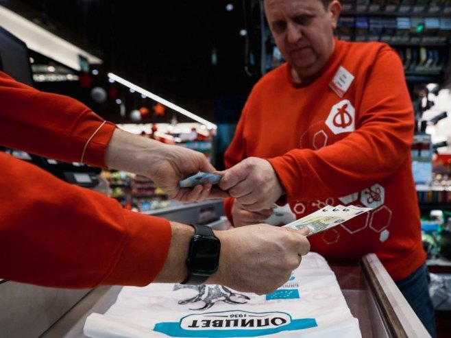 Од данас у Бугарској обавезно плаћање у еврима (Фото: EPA/BORISLAV TROSHEV) Од данас у Бугарској обавезно плаћање у еврима (Фото: EPA/BORISLAV TROSHEV) -