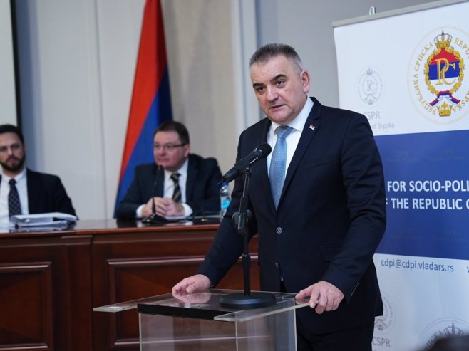 Минић: Покушавамо пронаћи рјешење за превознике (ВИДЕО) Минић: Покушавамо пронаћи рјешење за превознике (ВИДЕО)