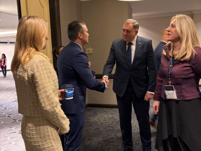 Делегација Српске са Хегсетом (Фото: x.com/MiloradDodik) Делегација Српске са Хегсетом (Фото: x.com/MiloradDodik) -