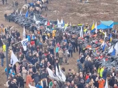 Ратни покличи са скупа на Хасином Врху код Бихаћа (фото: facebook.com/veteranigardapanteri/screenshot) Ратни покличи са скупа на Хасином Врху код Бихаћа (фото: facebook.com/veteranigardapanteri/screenshot) -