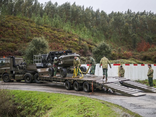 Помоћ након олује (Фото: EPA/ESTELA SILVA) Помоћ након олује (Фото: EPA/ESTELA SILVA) -