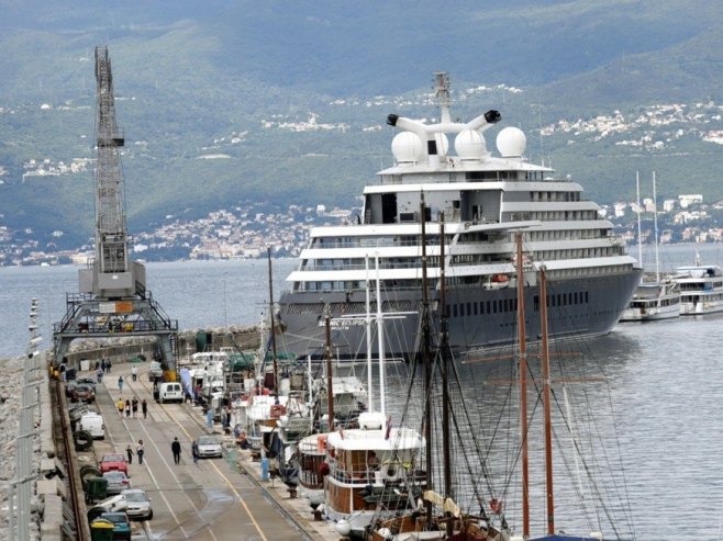 Ријека: Теретни брод ударио у чувеног "Галеба" (ВИДЕО) Ријека: Теретни брод ударио у чувеног "Галеба" (ВИДЕО)