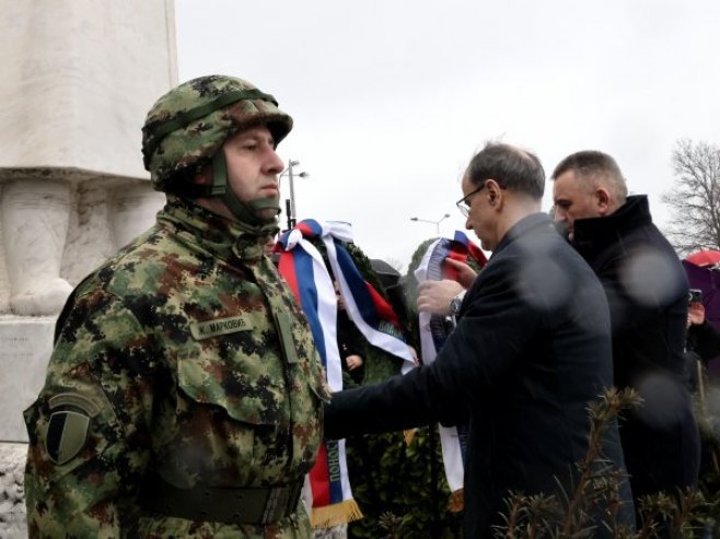 Саво Минић Ђуро Мацут полажу вијенце у Орашцу (ФОТО: FOTO TANJUG/ Vlada Republike Srbije/ Slobodan Miljević/ bg) Саво Минић Ђуро Мацут полажу вијенце у Орашцу (ФОТО: FOTO TANJUG/ Vlada Republike Srbije/ Slobodan Miljević/ bg) -