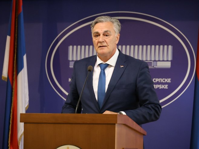 Синиша Каран Синиша Каран - Фото: ZIPAPHOTO/Borislav Zdrinja