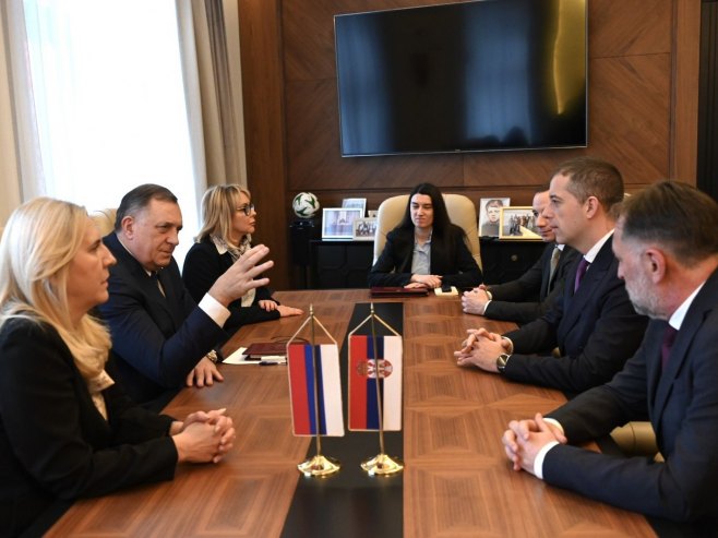 Цвијановић, Додик, и Тришић Бабић са Ђурићем (фото: x.com/Cvijanovic_Z) Цвијановић, Додик, и Тришић Бабић са Ђурићем (фото: x.com/Cvijanovic_Z) -