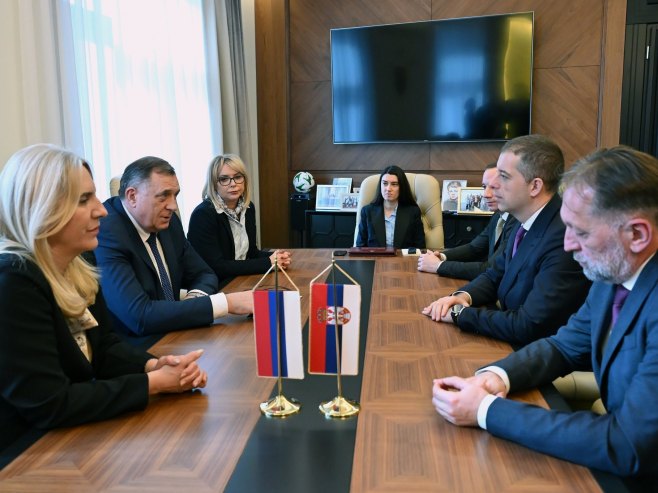 Ђурић са званичницима Српске (фото: x.com/markodjuric) Ђурић са званичницима Српске (фото: x.com/markodjuric) -