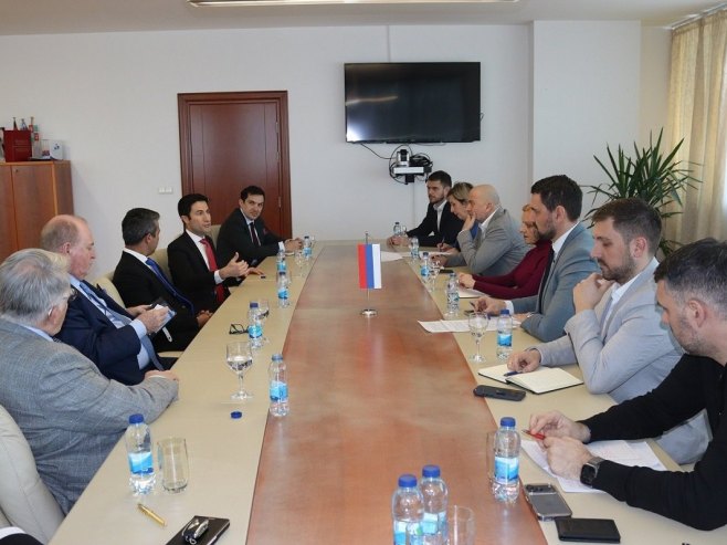 Клокић са представницима Сајбер нета Клокић са представницима Сајбер нета - Фото: Уступљена фотографија