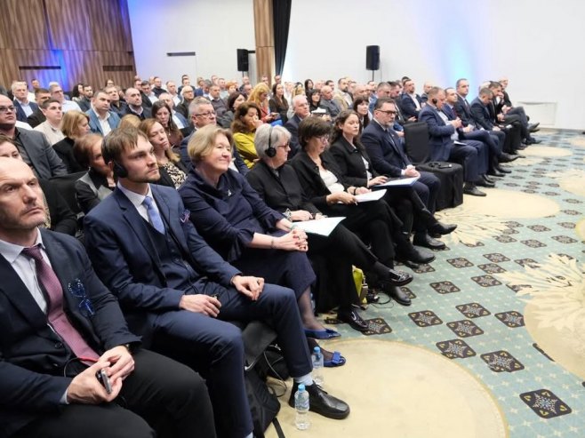 Завршни састанак Пројекта (фото: instagram.com/stasa.kosarac) Завршни састанак Пројекта (фото: instagram.com/stasa.kosarac) -