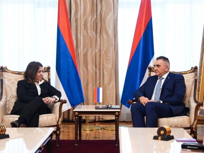 Сара Ети Кастелани и Саво Минић (Фото: x.com/minic_savo) Сара Ети Кастелани и Саво Минић (Фото: x.com/minic_savo) -