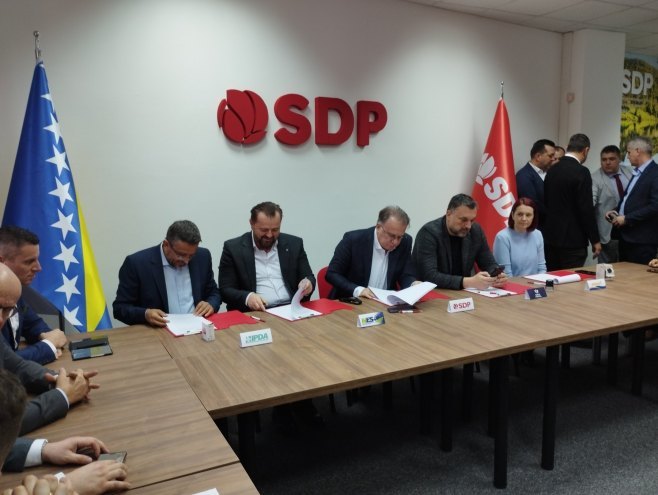 Потписивање споразума Потписивање споразума - Фото: РТРС