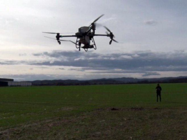 Дрон за пољопривредну намјену Дрон за пољопривредну намјену - Фото: РТРС