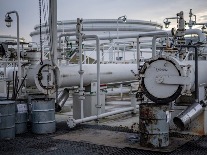 Нафтовод (Фото: EPA/MARTIN DIVISEK) Нафтовод (Фото: EPA/MARTIN DIVISEK) -