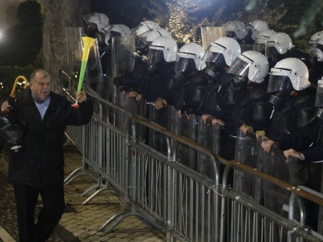 Протест у Тирани (Фото: EPA/MALTON DIBRA) Протест у Тирани (Фото: EPA/MALTON DIBRA) -