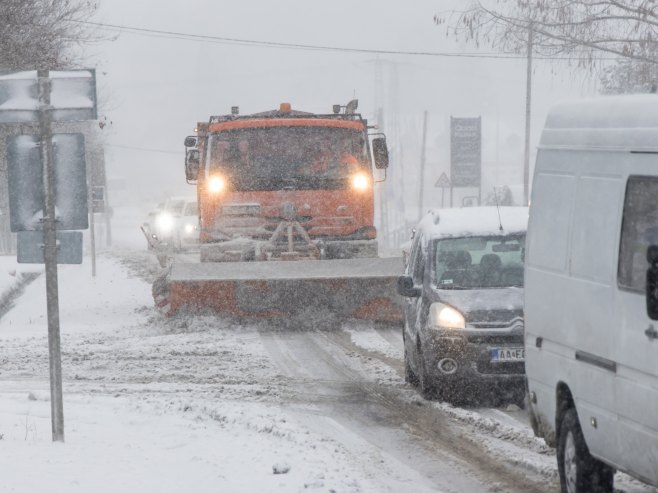 Сњежно невријеме (Фото: EPA/TIBOR KATONA/илустрација) Сњежно невријеме (Фото: EPA/TIBOR KATONA/илустрација) -