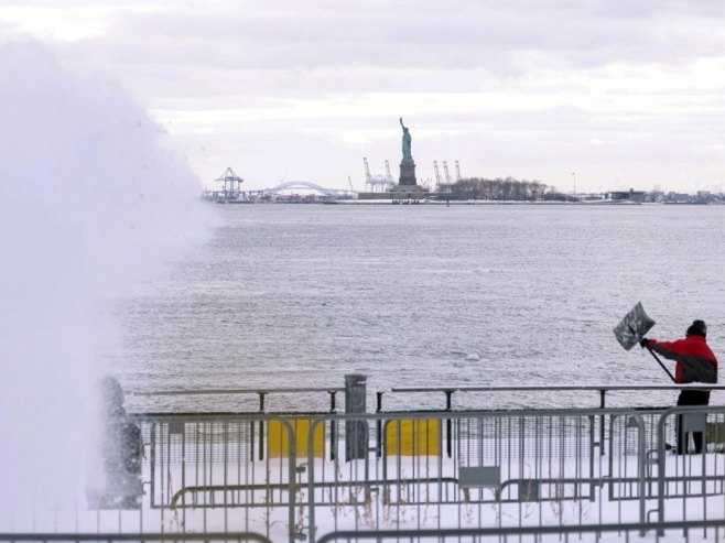 Невријеме у Њујорку, САД (фото: EPA/SARAH YENESEL) Невријеме у Њујорку, САД (фото: EPA/SARAH YENESEL) -