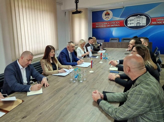 Минић са начелником општине Рибник Минић са начелником општине Рибник - Фото: РТРС