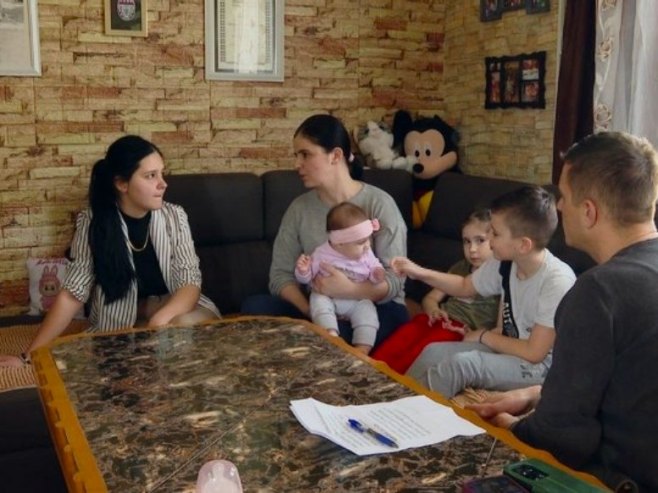 Које изазове носи живот са четверо дјеце? (ВИДЕО) Које изазове носи живот са четверо дјеце? (ВИДЕО)