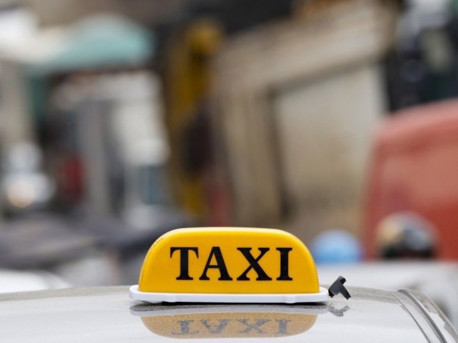 Такси (Фото: EPA/WAEL HAMZEH/илустрација) Такси (Фото: EPA/WAEL HAMZEH/илустрација) -