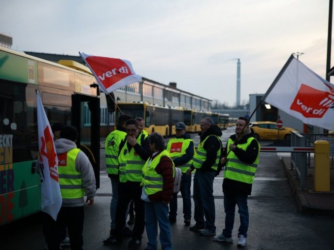 Њемачка - штрајк у јавном превозу (Фото: EPA/CLEMENS BILAN) Њемачка - штрајк у јавном превозу (Фото: EPA/CLEMENS BILAN) -