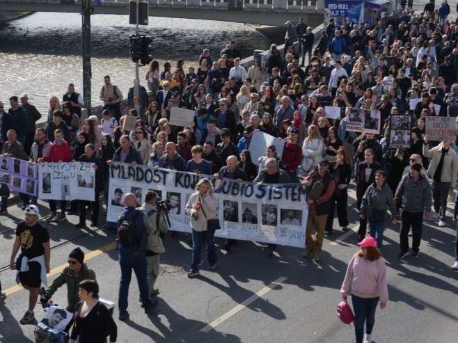 Протести у Сарајеву (фото: avaz.ba) Протести у Сарајеву (фото: avaz.ba) -