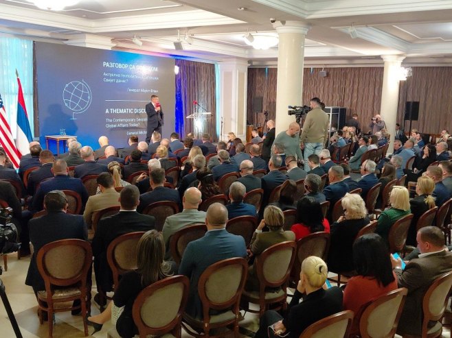 Предавање америчког генерала Мајкла Флина Предавање америчког генерала Мајкла Флина - Фото: РТРС