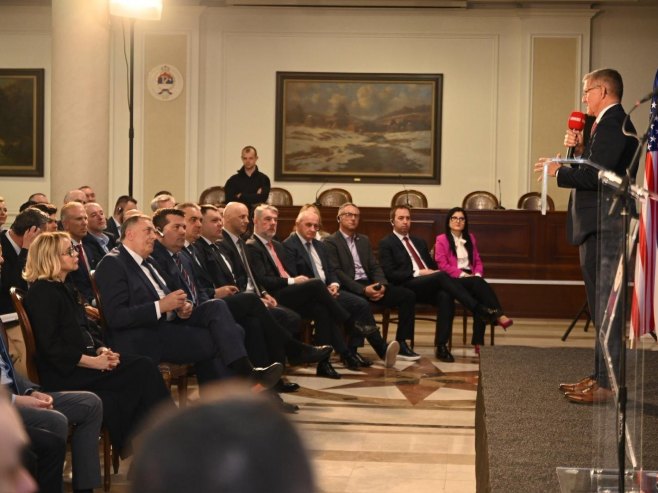 Предавање америчког генерала Мајкла Флина (фото: Aleksandar Stupar/banjaluka.net) Предавање америчког генерала Мајкла Флина (фото: Aleksandar Stupar/banjaluka.net) -