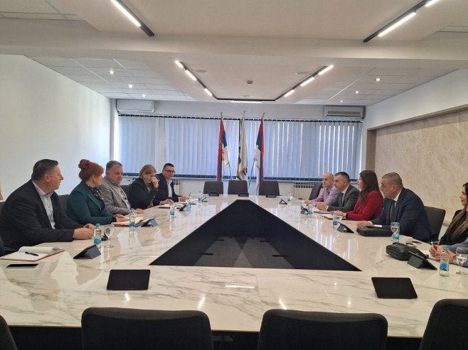 Кузмићева и Аџић о подршци развоју пољопривреде Кузмићева и Аџић о подршци развоју пољопривреде