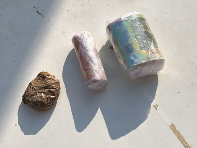 Акција "Зодијак" у Бањалуци: Два лица лишена слободе, одузето 77.000 КМ и кокаин (ФОТО) Акција "Зодијак" у Бањалуци: Два лица лишена слободе, одузето 77.000 КМ и кокаин (ФОТО)