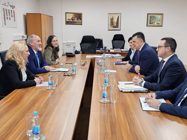 Зоран Тегелтија на састанку са Габријелом Деригетијем Зоран Тегелтија на састанку са Габријелом Деригетијем - Фото: СРНА