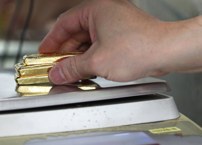 Злато (Фото: EPA/RUNGROJ YONGRIT/илустрација) Злато (Фото: EPA/RUNGROJ YONGRIT/илустрација) -