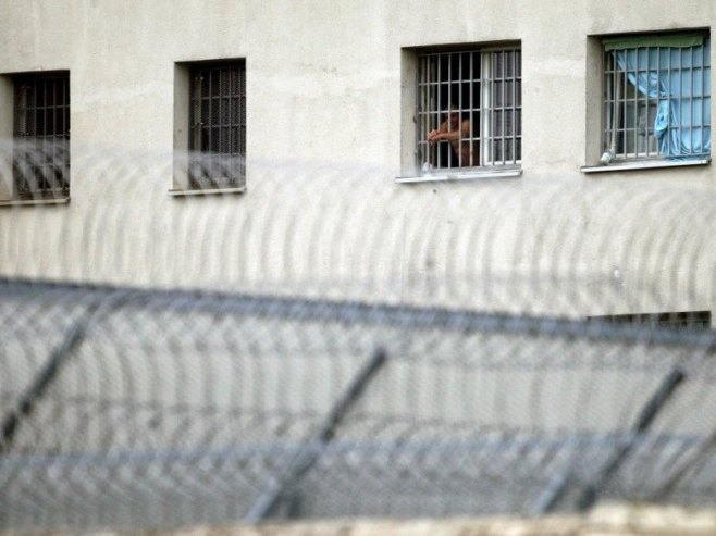 У Требињу ухапшено осуђено лице, предато припадницима КПЗ-а У Требињу ухапшено осуђено лице, предато припадницима КПЗ-а