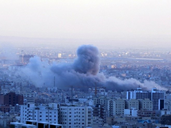 Техеран (фото: EPA/ABEDIN TAHERKENAREH) Техеран (фото: EPA/ABEDIN TAHERKENAREH) -