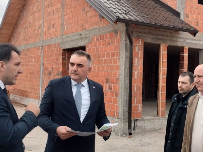 Минић у Сокоцу, обишао манастир и Романијску кућу Минић у Сокоцу, обишао манастир и Романијску кућу - Фото: РТРС