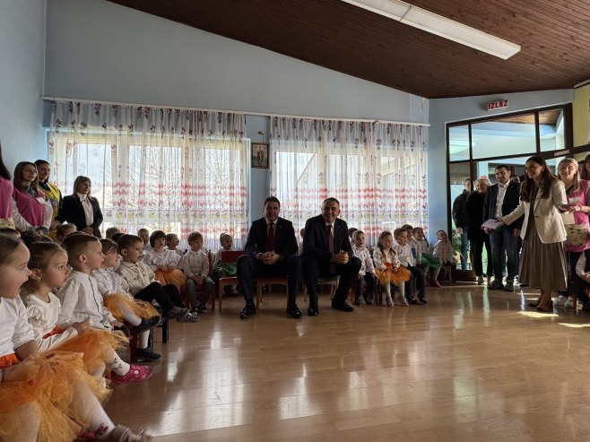 Минић посјетио вртић у Сокоцу Минић посјетио вртић у Сокоцу - Фото: РТРС