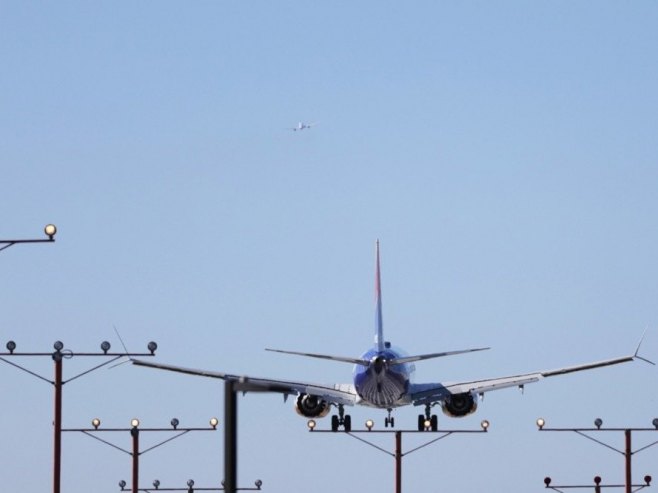 Авион (Фото: EPA/ALLISON DINNER, илустрација) Авион (Фото: EPA/ALLISON DINNER, илустрација) -