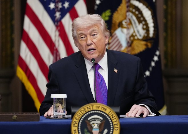 Доналд Трамп (Фото: EPA/BONNIE CASH / POOL) Доналд Трамп (Фото: EPA/BONNIE CASH / POOL) -