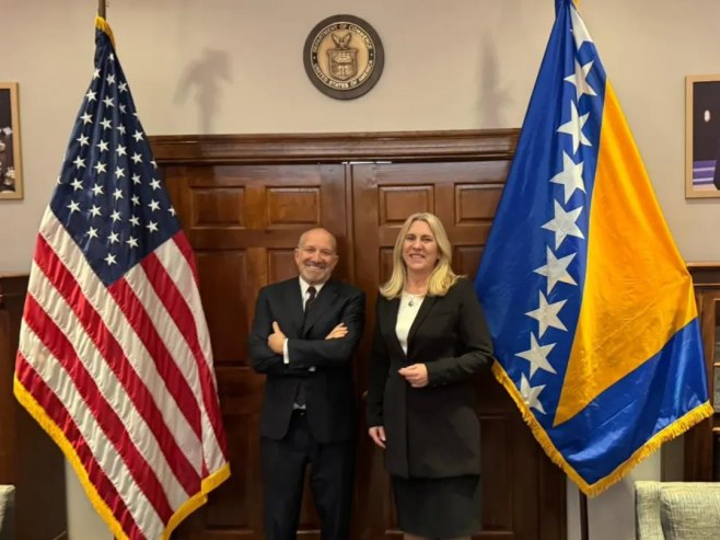 Хауард Латник и Жељка Цвијановић (фото: instagram.com/zeljka.cvijanovic) Хауард Латник и Жељка Цвијановић (фото: instagram.com/zeljka.cvijanovic) -