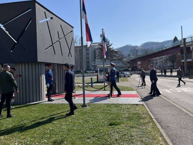 Полагање вијенаца Полагање вијенаца - Фото: РТРС