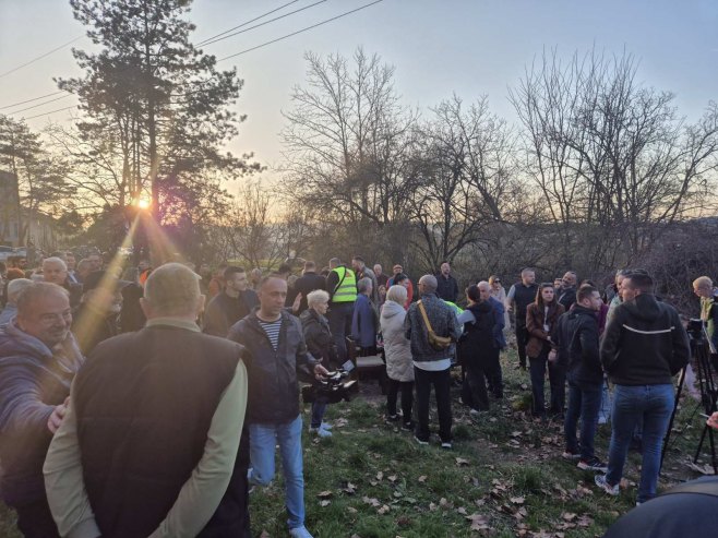 Протест мјештана Старчевице Протест мјештана Старчевице - Фото: РТРС