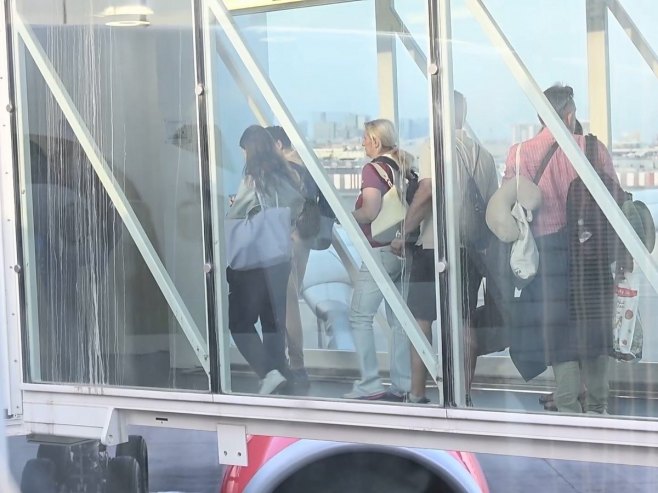 Слетјела оба авиона Ер Србије из Ријада у Београд са српским држављанима Слетјела оба авиона Ер Србије из Ријада у Београд са српским држављанима