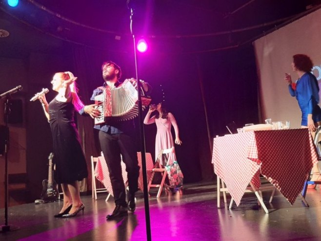 "Женски рај" - смијех поклон за 8. март "Женски рај" - смијех поклон за 8. март