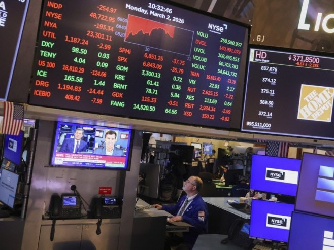 Раст цијена нафте (фото: EPA/SARAH YENESEL) Раст цијена нафте (фото: EPA/SARAH YENESEL) -