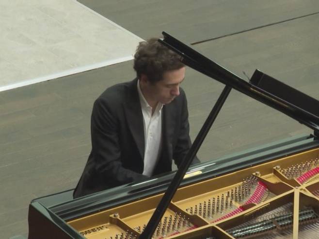 У Бијељини одржан концерт свјетски познатог руског пијанисте (ВИДЕО) У Бијељини одржан концерт свјетски познатог руског пијанисте (ВИДЕО)