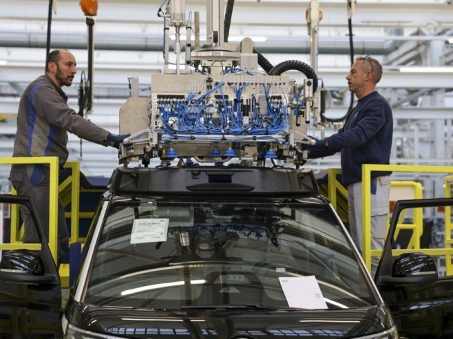 Фабрика аутомобила у Њемачкој (Фото: EPA/CHRISTOPHER NEUNDORF) Фабрика аутомобила у Њемачкој (Фото: EPA/CHRISTOPHER NEUNDORF) -