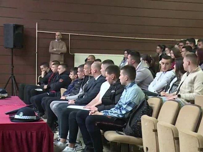 У Фочи представљена Средња школа унутрашњих послова Српске У Фочи представљена Средња школа унутрашњих послова Српске - Фото: РТРС